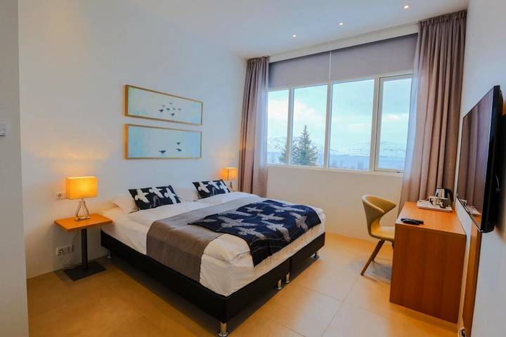 Apartamento para 4 personas, con vistas y jardín además de vistas al lago y sauna en Islandia