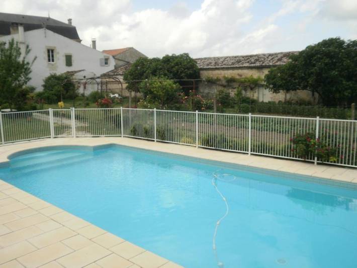 Gîte pour 2 personnes, avec piscine ainsi que terrasse et jardin à Sablonceaux - 4