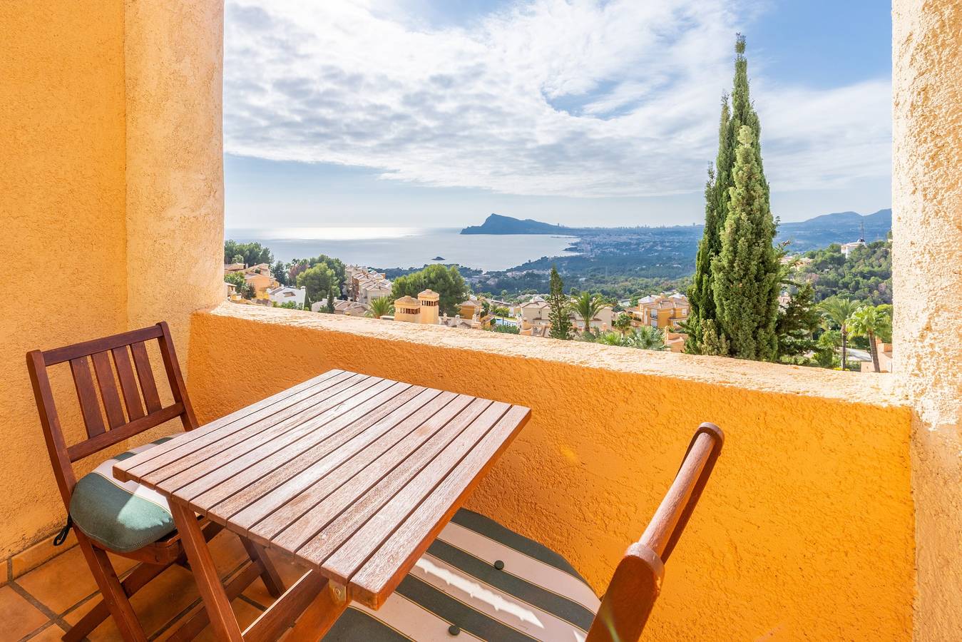 Holiday Home 'Amazing Blue Emi' with Sea Views, Pool, Barbecue & Wi-Fi in Altea Hills, Altea