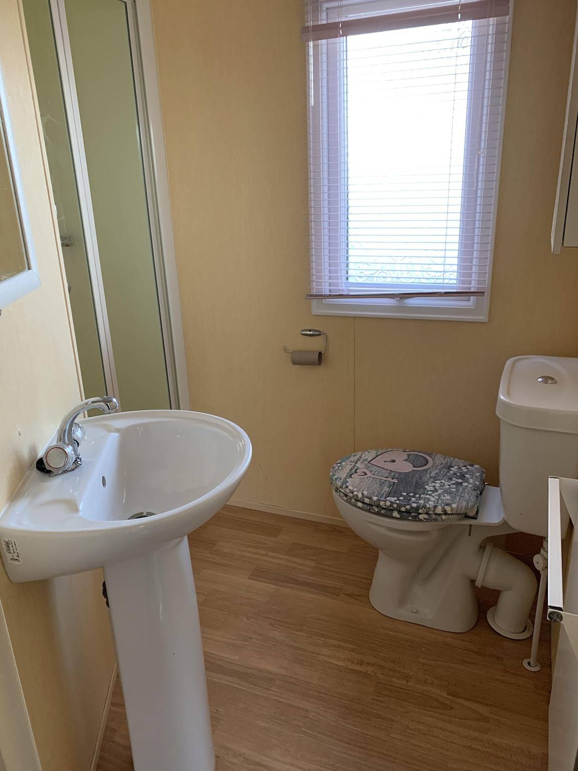 2-Bed Caravan - Sleeps 6 - Parking & Veranda in Skegness, Lincolnshire