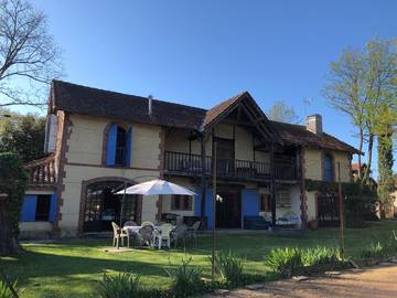 Gîte pour 8 personnes, avec jardin ainsi que terrasse et piscine, animaux acceptés à Hagetmau