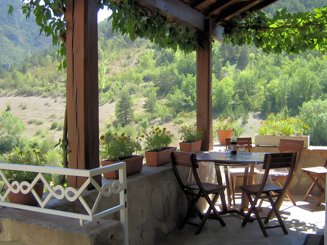 Holiday Home “Gîte La Lavande” with Mountain View, Private Terrace and Garden in Peyreleau, Parc naturel régional des Grands Causses
