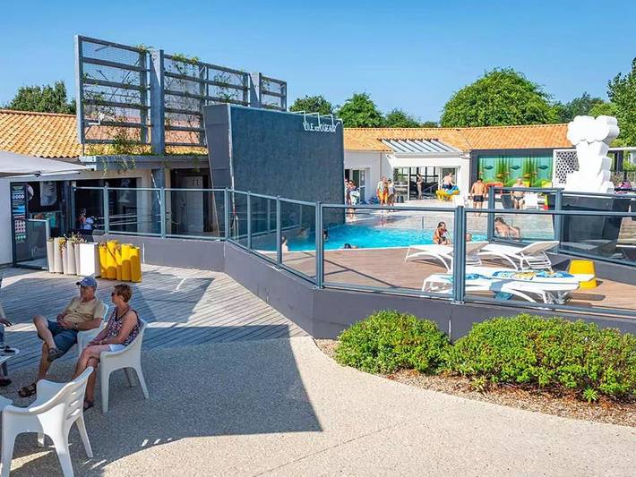 Camping pour 2 personnes, avec Terrasse et Bassin pour enfant