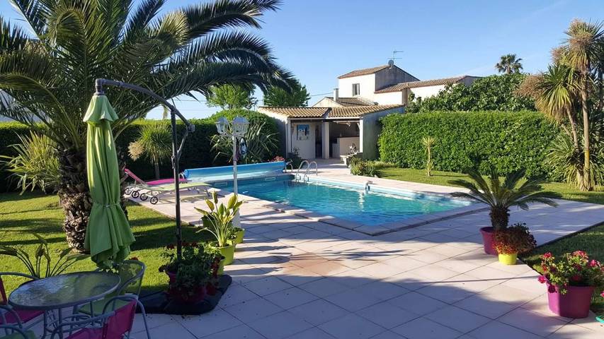 Gîte pour 4 personnes, avec Terrasse ainsi que Jardin et Piscine