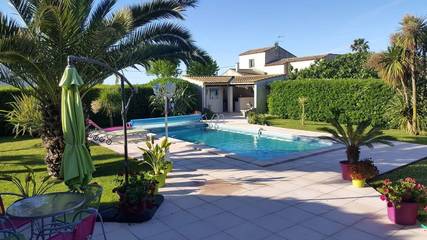 Gîte pour 4 personnes, avec piscine et terrasse, animaux acceptés dans l' Hérault