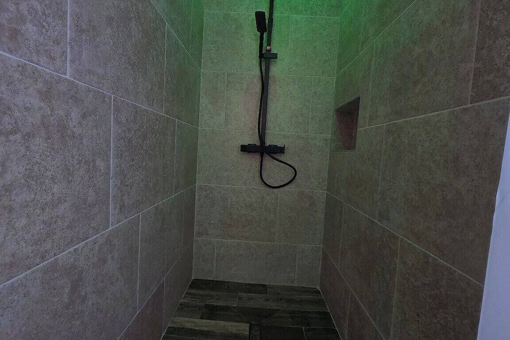 Ganze Wohnung, Jungle Spa Suite-Sauna & Spa in Château-Thierry, Aisne