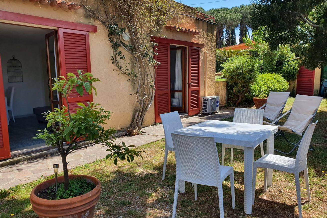 Ganze Wohnung, Ferienwohnung für 4 Personen mit Garten in Spiaggia dell'Ottone (Magazzini), Portoferraio