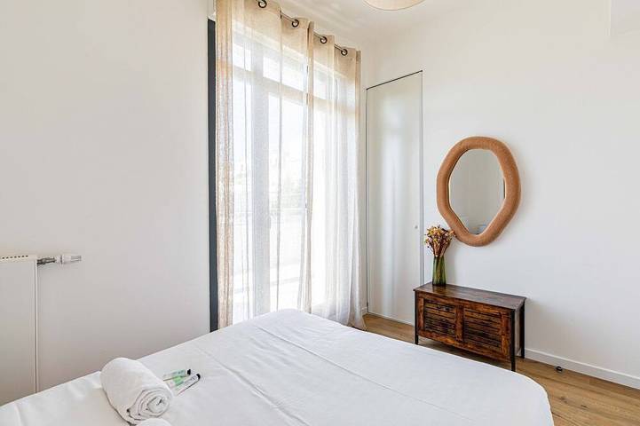 Entire apartment, Guestready - Spacious flat with furnished terrace in Villejuif, Val-de-Marne
