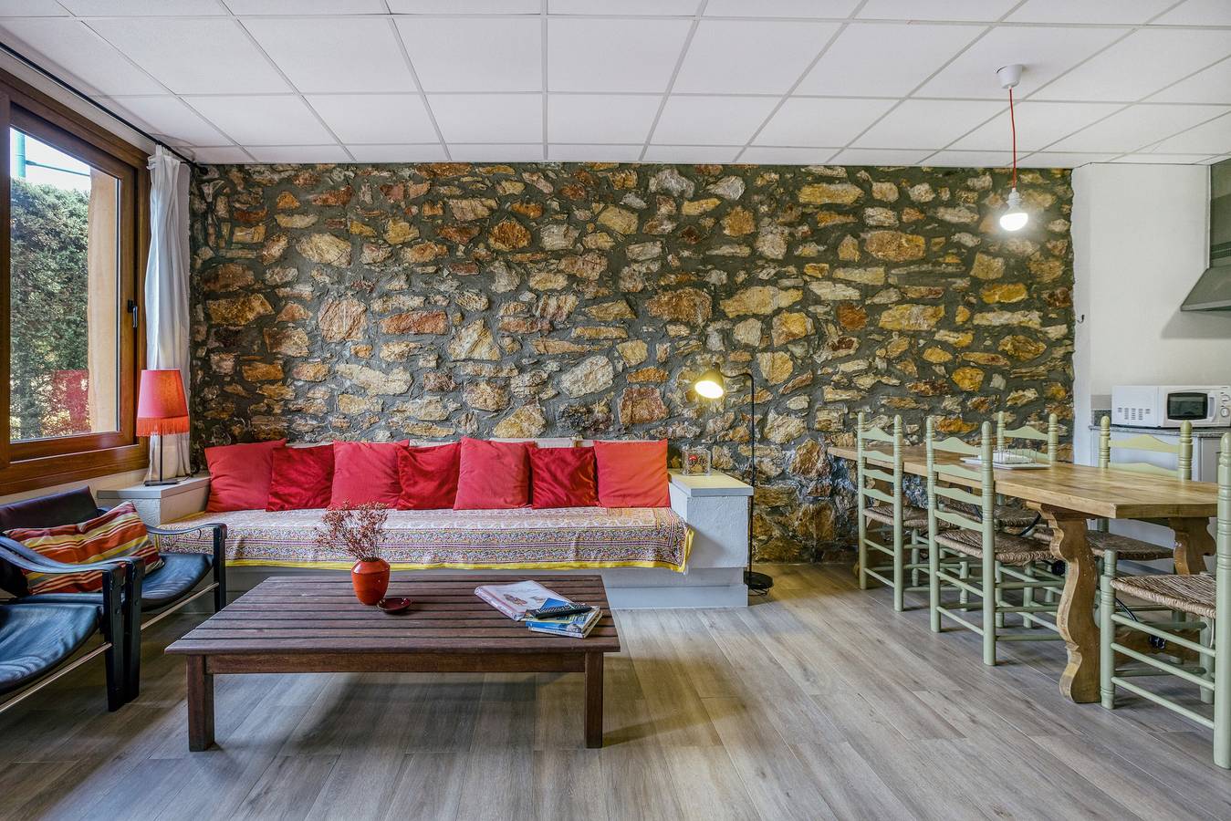 Appartement entier, Appartement 'Bajo 3' avec terrasse privée, balcon et Wi-Fi in Begur, Costa Brava
