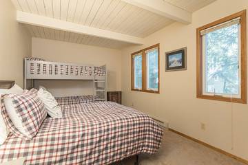 Vacation Home for 10 Guests in Mount Hood Village, Mount Hood, Picture 4