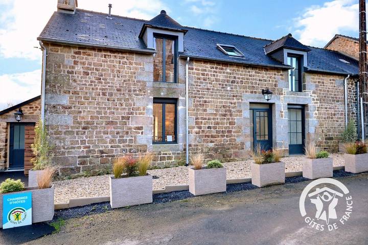 Location de vacances pour 4 personnes, avec jardin à Romazy