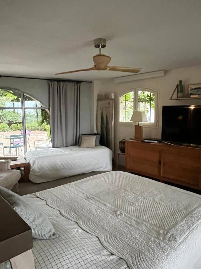 Maison d’hôte pour 3 personnes, avec jacuzzi ainsi que piscine et jardin à Roquefort-les-Pins - 3