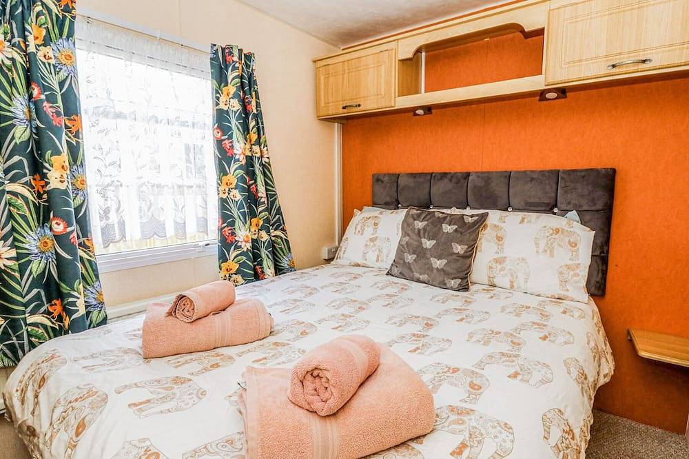 Gm18, pet friendly, country holiday cottage in Aberystwyth in Clarach Bay, Cardigan Bay