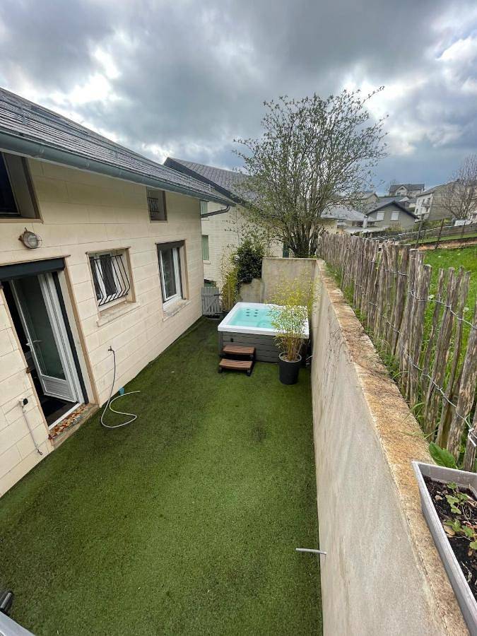 Location de vacances pour 8 personnes, avec terrasse et vue, animaux acceptés à Lacaune - 2