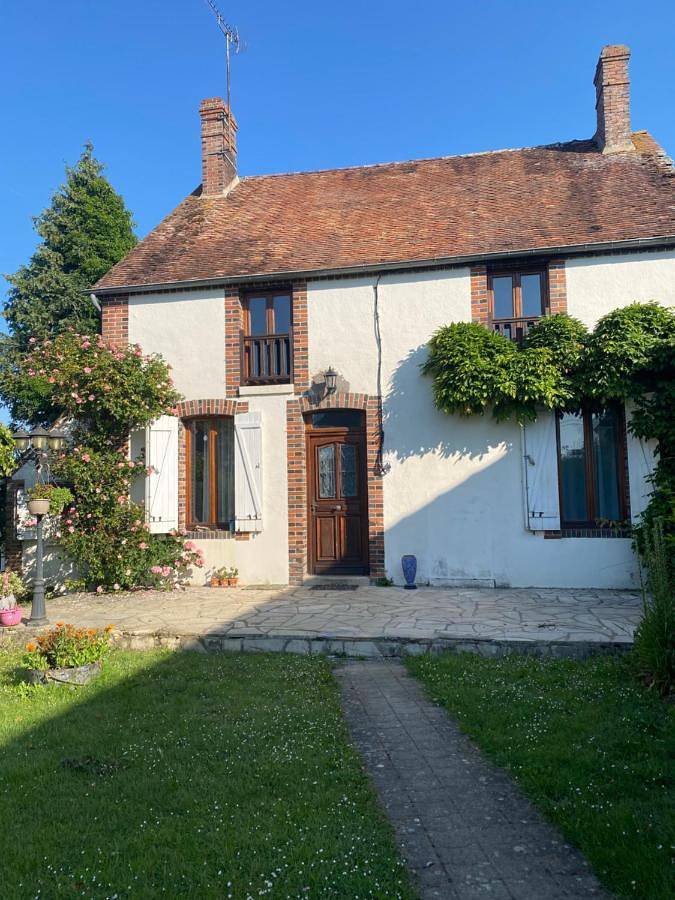 Location de vacances pour 4 personnes, avec Terrasse ainsi que Jardin et Vue dans Charny-Orée-de-Puisaye