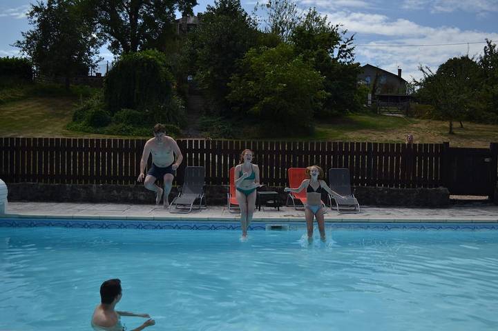 Location de vacances pour 4 personnes, avec Jacuzzi et Terrasse ainsi que Jardin et Piscine à Piégut-Pluviers