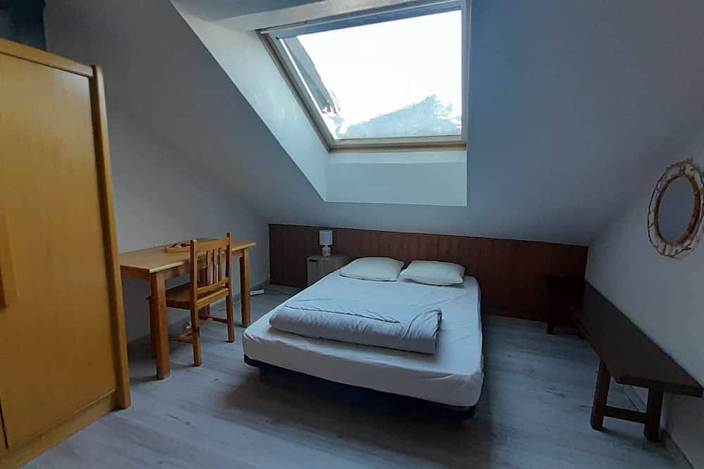Entire apartment, Apparently duplex in the mountains in Saint-Léger-les-Mélèzes, Écrins National Park