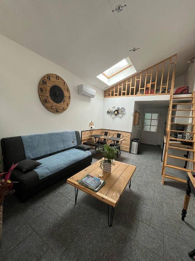 Studio - Split Level in Beaurevoir, Aisne