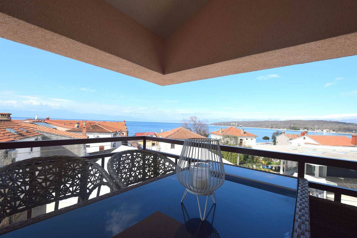 Ganze Wohnung, Apartment Paula mit Meerblick in Njivice, Krk