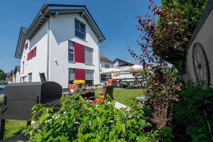 Ferienhaus für 30 Personen, mit Balkon und Garten in Bensheim