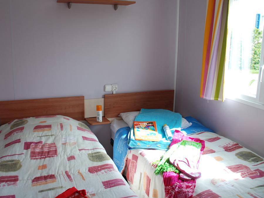 Flower Camping La Blanche Hermine - Mobilheim 6 personen - Carnac Standard + 32m² (3 Schlafzimmer - 6 Personen) Überdachte Terrasse + Tv in Noyal-Muzillac, Côte des Mégalithes