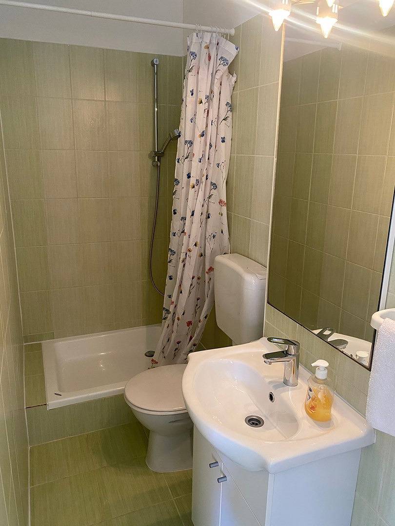 Ganze Wohnung, Studio Apartment mit überdachte Terrasse in Primosten, Šibenik-Knin