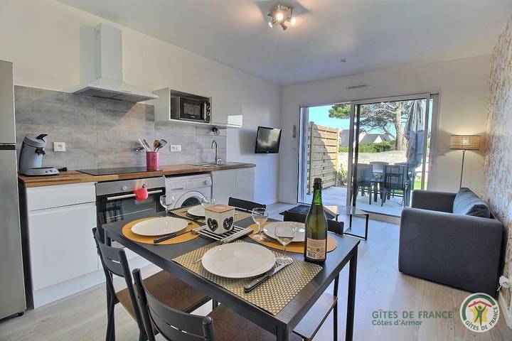 Gîte pour 2 personnes, avec Terrasse et Jardin dans Île-Grande