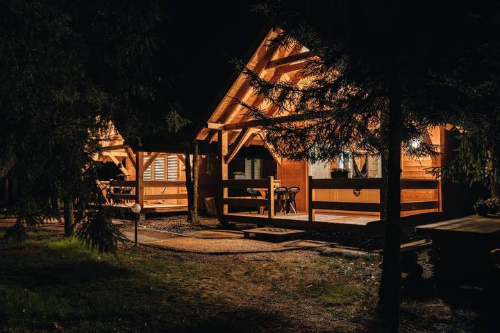 Chata z bali dla 8 osób, z Jacuzzi i Ogród oraz Sauna w 