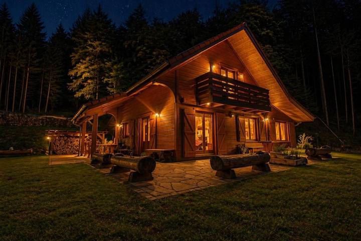 Chalet für 10 Personen, mit Balkon und Terrasse sowie Garten und Ausblick in Lautenbach