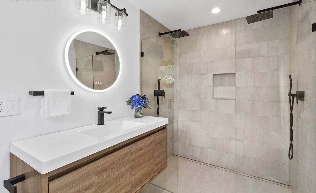 Stunning Sag Harbor Beach Cottage - Pool, Bay View in Noyack, Hamptons