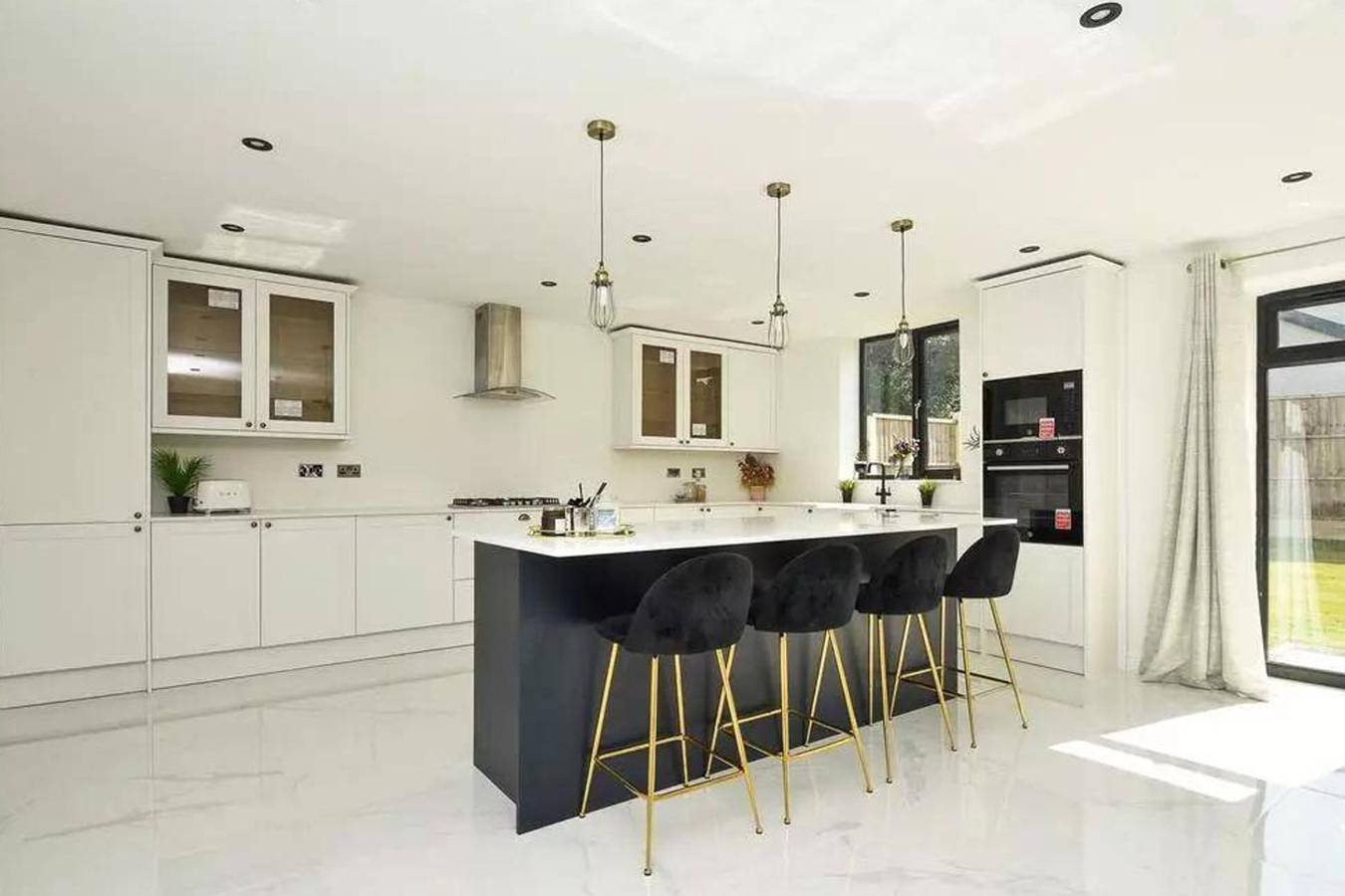 8 Bedroom House Sleeps 20 - Private Garden in Wolverhampton, Birmingham y alrededores