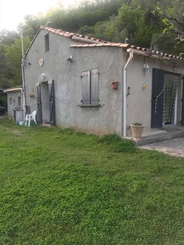 Gîte pour 6 personnes, avec vue ainsi que jardin et piscine, animaux acceptés à Sumène