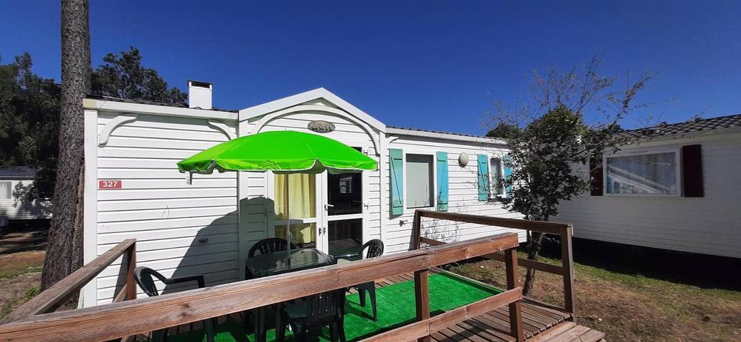 Camping pour 4 personnes, avec Jardin ainsi que Bassin pour enfant et Piscine dans Burinhosa