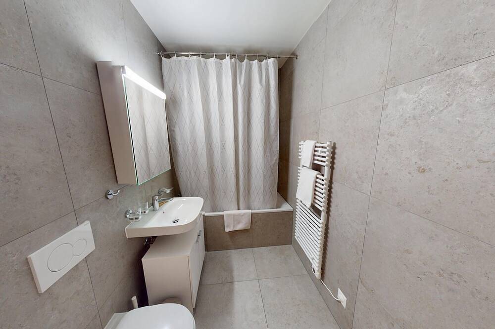 Ganze Wohnung, Bright & Airy 1-Bedroom Apartment with 2 Bathrooms - Lausanne City Centre in Lausanne, Genfer See