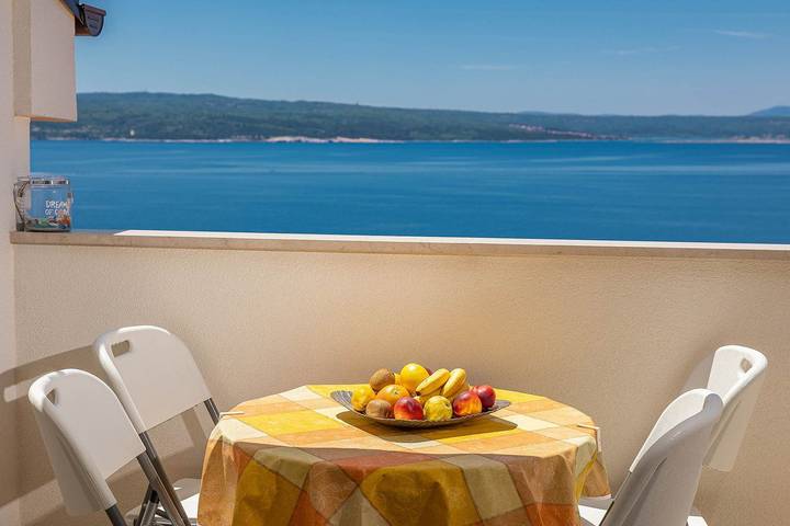 Ferienwohnung für 5 Personen, mit Balkon und Terrasse sowie Garten in Crikvenica