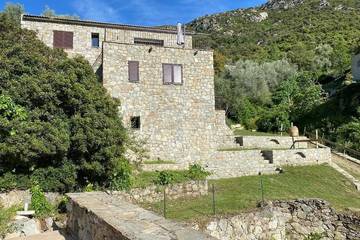 Location de vacances pour 6 personnes, avec terrasse et jardin à Urtaca