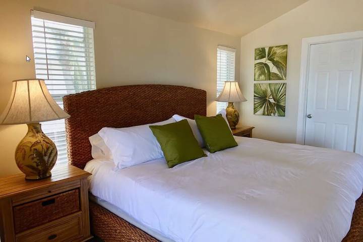 Vacation rental for 10 people, with yard and pool in North Captiva Island