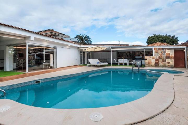 Casa rural para 7 personas, con piscina además de jardín y jacuzzi en Puerto de la Cruz - 2