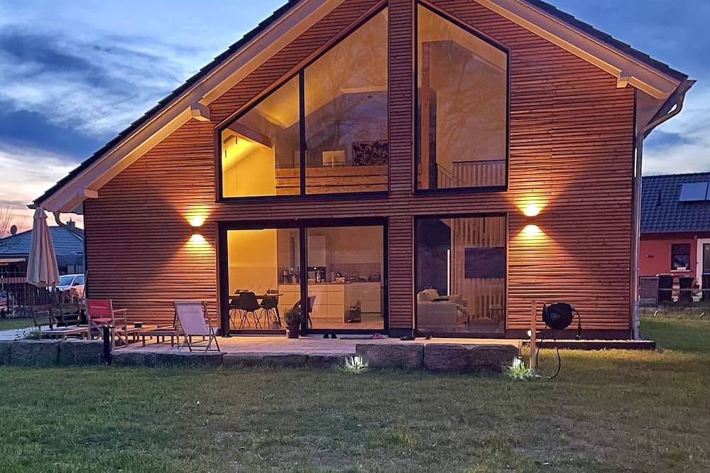 Architektenhaus mit offner Galerie und großem Garten in Seenähe in Jabel, Mecklenburgische Seenplatte