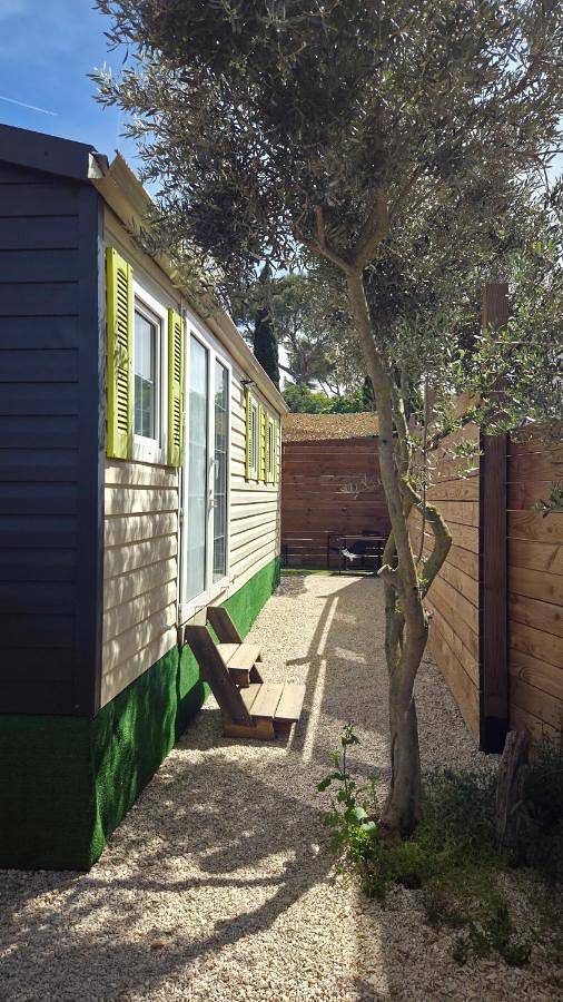 Gîte pour 4 personnes, avec vue ainsi que terrasse et jardin, animaux acceptés à Châteauneuf-les-Martigues