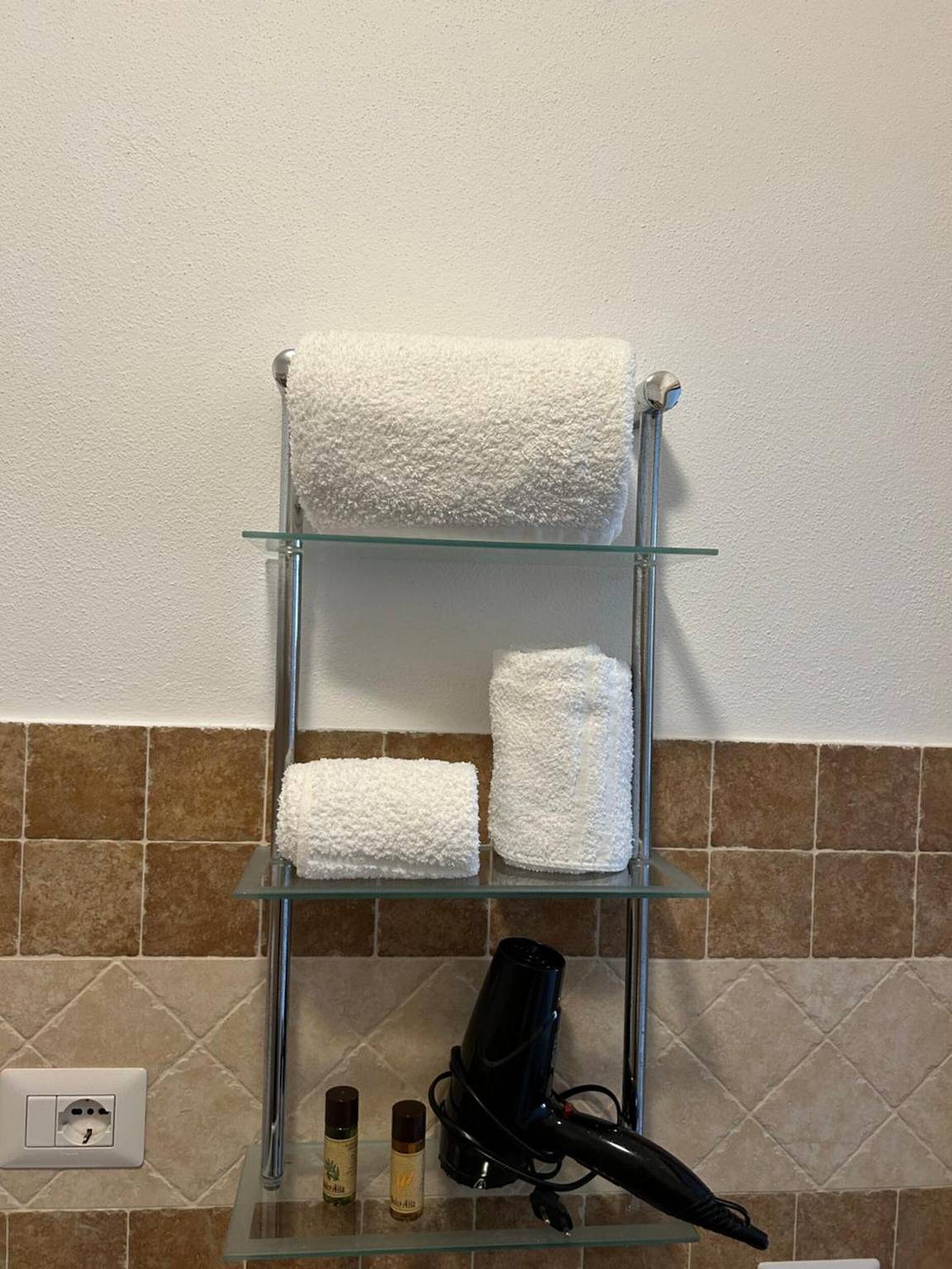 Zimmer 'L'Angolo- Camera 1' mit gemeinsamer Terrasse, Wlan und Klimaanlage in Porto Torres, Sassari Provinz