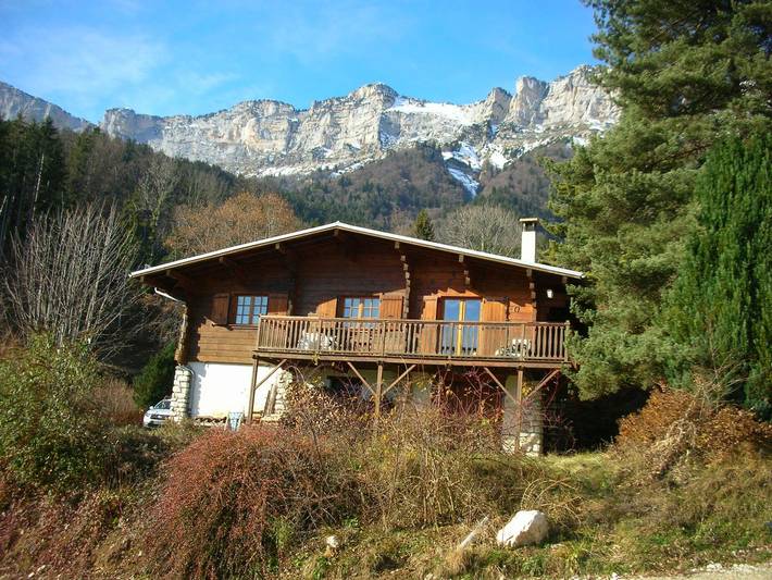 Gîte pour 6 personnes, avec Terrasse ainsi que Jardin et Vue à Saint-Bernard