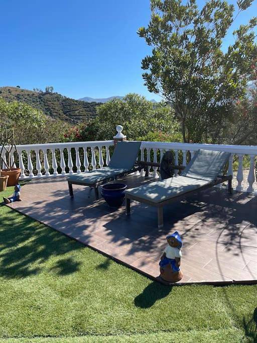 Casa rural para 6 personas, con piscina además de jardín y vistas en Comares - 3