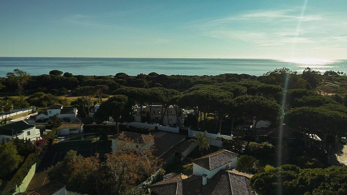 Villa Las Dunas in Carib Playa, Marbella