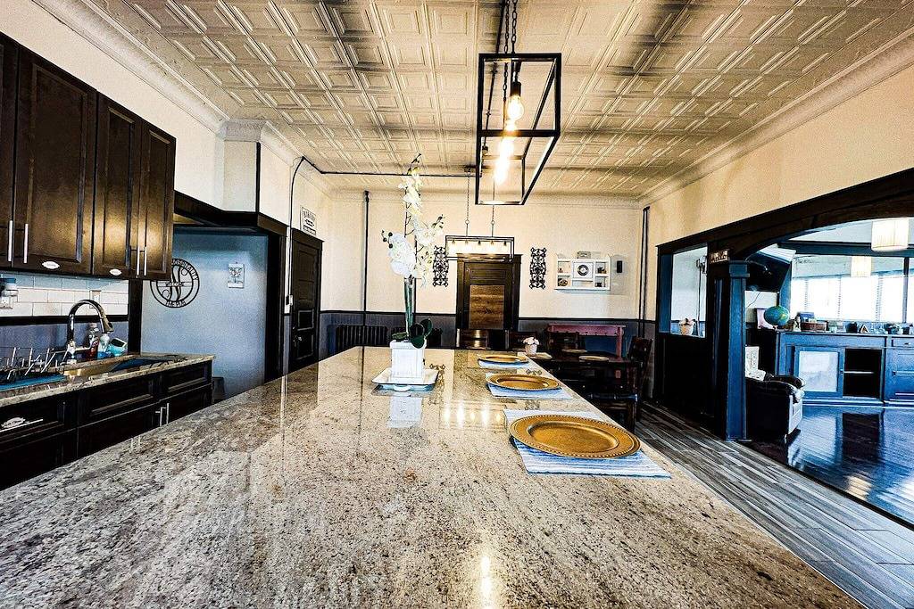 Staneks Pub- 8Br 2.5 Bath Close to Niagara Falls in Niagarafälle (New York State), Niagara County