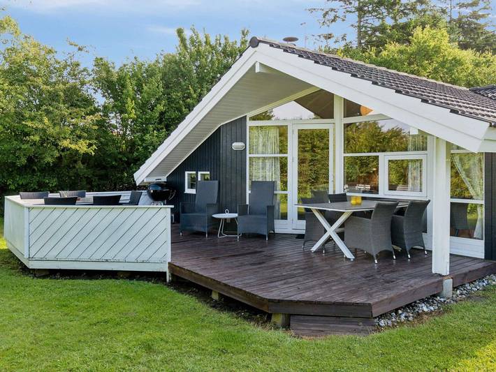 Ferieudlejning for 8 personer, med terrasse og sauna i Stillinge Strand