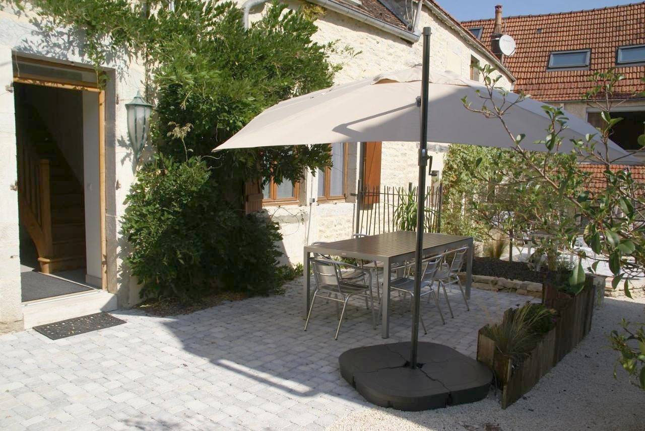 Gîte des remparts in Bèze (homonymie), Région de Dijon