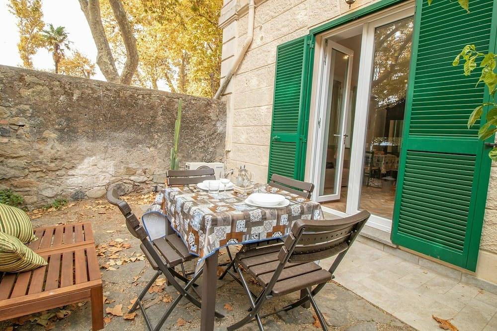 Entire apartment, Lovely apartment for 2 guests with A/C, Tv, pets allowed and parking in Bolsena, Lake Bolsena