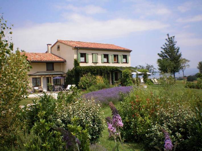 Gîte pour 10 personnes, avec Terrasse ainsi que Jardin et Piscine à Escoussens