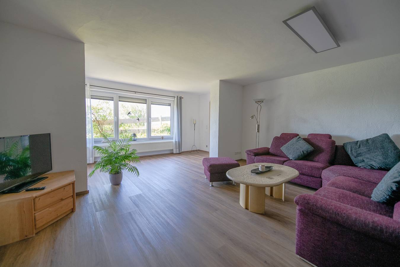 Ganze Wohnung, Ferienwohnung 'Scheidegg Unterm Kreuzberg' mit Bergblick, privater Terrasse & Wlan, Hund auf Anfrage in Scheidegg, Bayerisch Schwaben